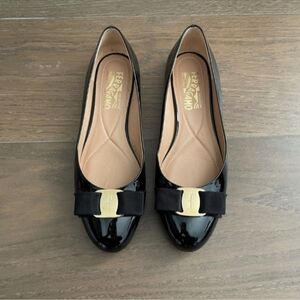 Salvatore Ferragamo varina flats - black patent size 7.5 US